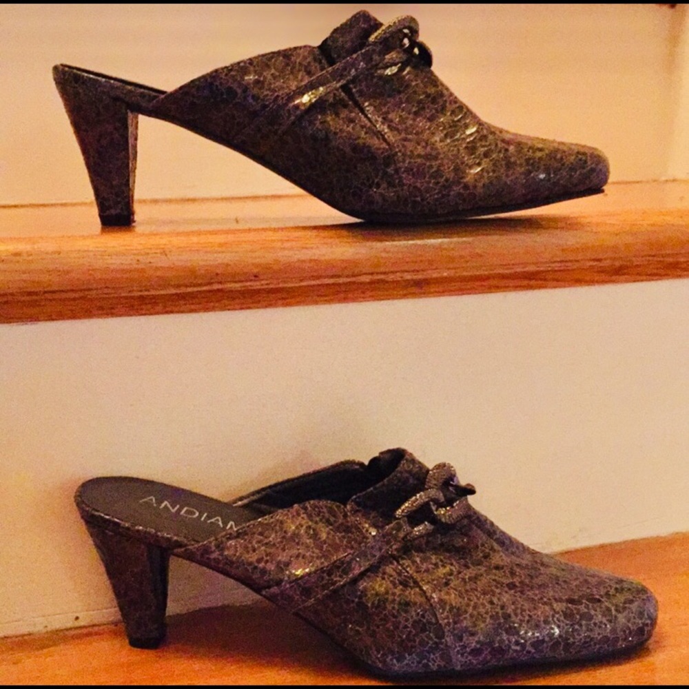 Andiamo reflective gray print/buckle 2” heel mules